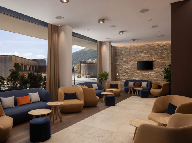 0017_Hilton Davos_Schoene Aussichten Touristik_HGI Davos_Public Areas_Lobby Lounge 1